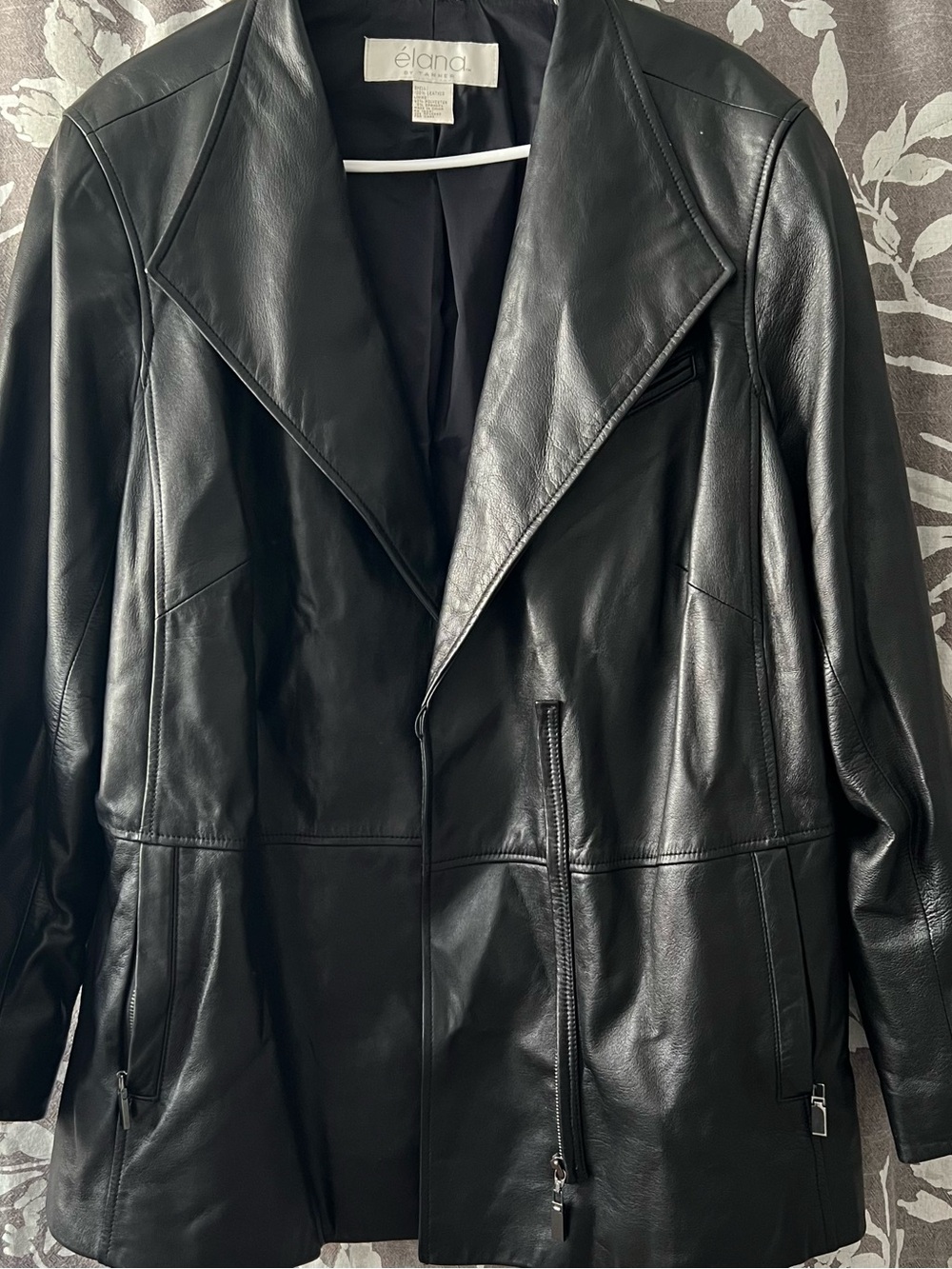 Women’s Vintage Élana Black Leather Jacket with Asymmetrical Zip